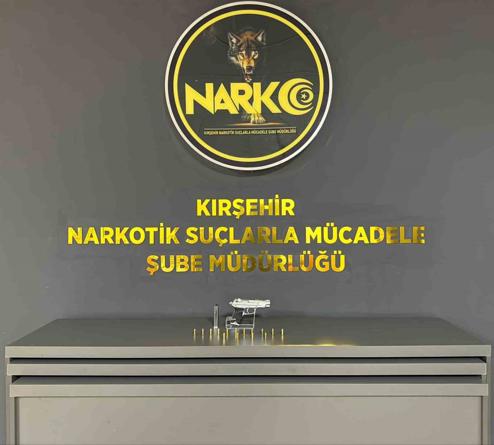 kirsehir-de-ruhsatsiz-tabanca-sarjor-ve-fisek-ele-gecirildi