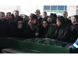 Kalbine Yenik Düşen Sağlık Memuru İçin Tören