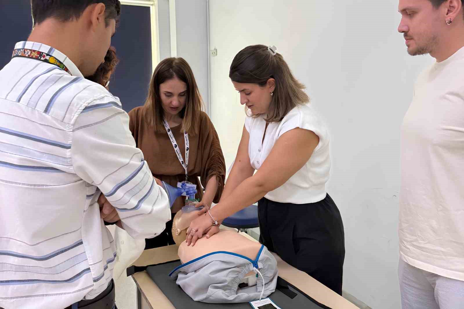adu-de-cocuk-acil-durumlari-icin-kritik-egitim