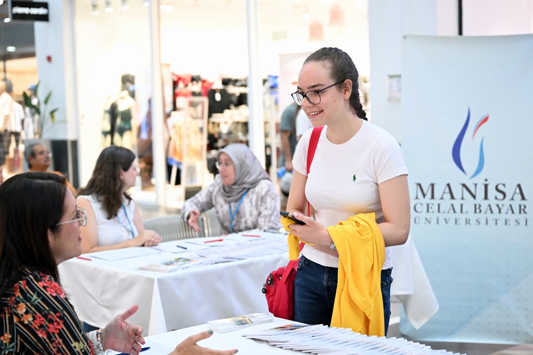 mcbu-tercih-maratonunda-gelecegin-universitelileriyle-bulustu