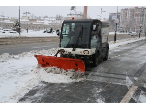 Ekipler Aralıksız Çalışıyor
