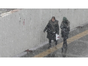 Kars’a Kar Yağışı Yeniden Başladı