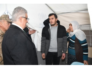 Vali Aykut Pekmez Depremzedeleri Yalnız Bırakmadı