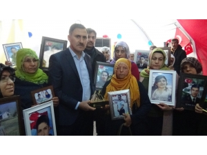 Sağlık-sen’den Evlat Nöbetindeki Ailelere Destek Ziyaret