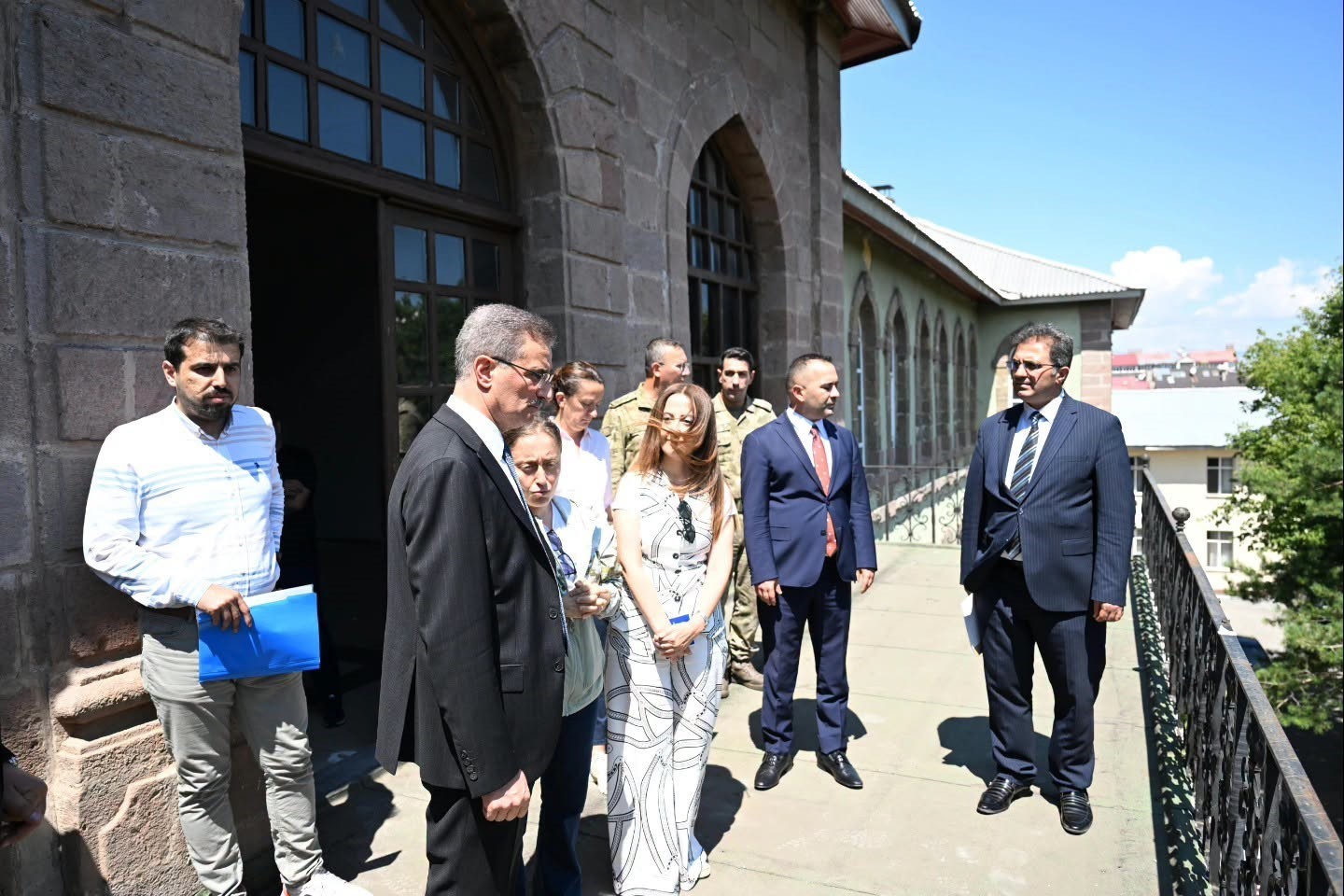 erzurum-lisesine-devredilen-tarihi-binada-inceleme