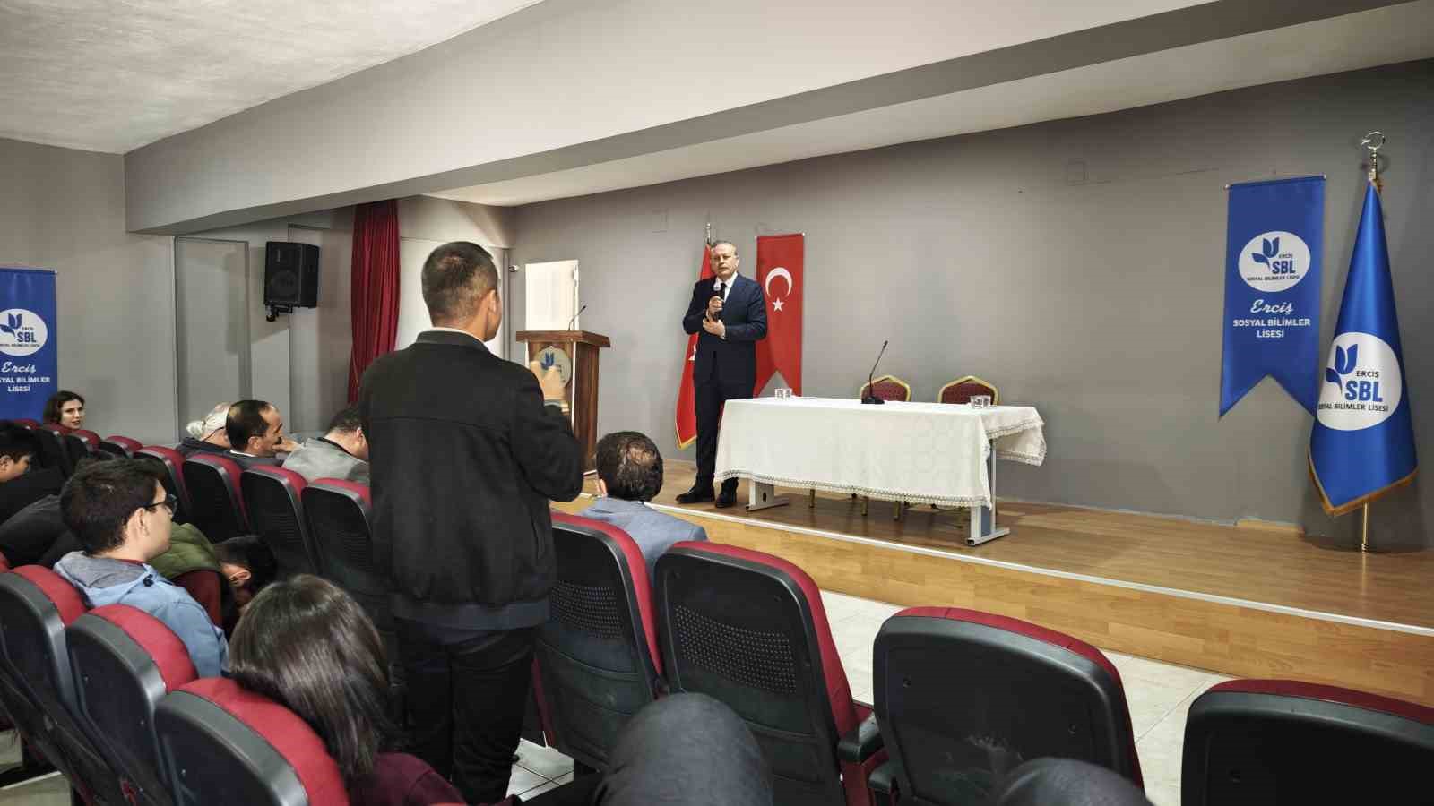 rektor-elmastas-tan-ercisli-ogrencilerle-kariyer-planlamasi-soylesisi