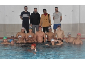 Roman Çocuklara Yarıyıl Tatilinde Yüzme Eğitimi