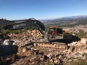 İş Makinesi İle Define Ararken Yakalandılar