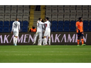 Süper Lig: Medipol Başakşehir: 1 - Gençlerbirliği: 1 (İlk Yarı)