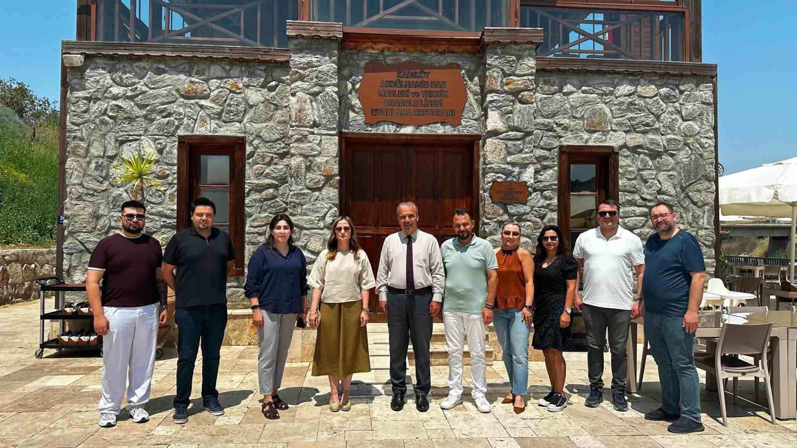 kocarli-da-adnan-menderes-i-anlamak-projesi-icin-istisare-toplantisi-duzenlendi