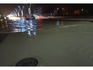 Silopi’de Caddeler Göle Döndü