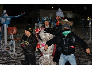 Depremzede Çocuklar Karın Tadını Çıkardı
