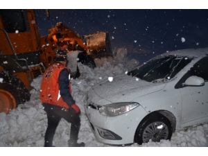 Hakkari’de Çığ Nedeniyle Mahsur Kalan 11 Kişi Kurtarıldı