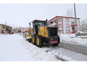 Erzincan’da Kar Ve Tipiden Kapanan Yollar Açılıyor