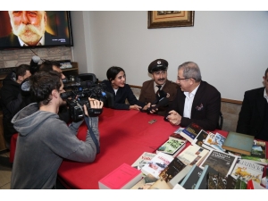 Eyüpsultan’da Kahvehanelerde Kütüphaneler Kurulmaya Devam Ediyor