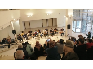 Mamak’ta Kursiyerlerden Gitar Konseri