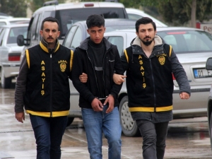 Genç Kızın Çantasını Zorla Alıp Kaçtı Polisten Kaçamadı