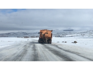 Kars’ta Tipiden 181 Köy Yolu Ulaşıma Kapandı