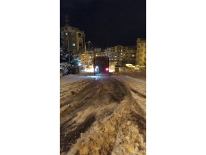Belediye Ekipleri Tuzlama Çalışmalarını Sabaha Kadar Sürdürdü