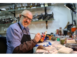 İş Dünyasının Stresini 6 Metrekarelik Hobi Atölyesinde Atıyor