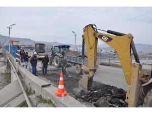 Köprü Ve Botaş Caddesinde Yama Çalışmaları