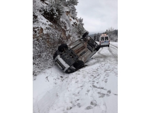 Yoldan Çıkan Hafif Ticari Araç Takla Attı: 1 Yaralı