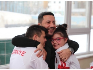 Başkan Arı, Down Sendromlular Atletim Milli Takım Kampını Ziyaret Etti