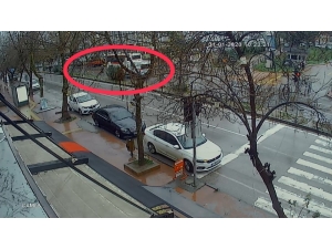 Minibüsün Yaşlı Kadına Çarparak Ölümüne Sebep Olan Kaza Güvenlik Kamerasında