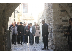 İlker Başbuğ, Teröristlerin Bombaladığı Camide İncelemelerde Bulundu