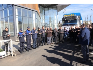 Yardım Kamyonu Dualarla Uğurlandı