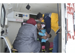 Ağrı’da Kar Köy Yollarını Kapadı, Hastalar İçin 112 Seferber Oldu