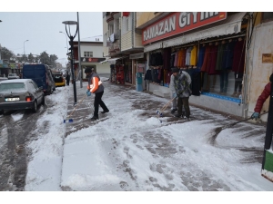 Gülşehir Belediyesi Karla Mücadelesini Sürdürüyor