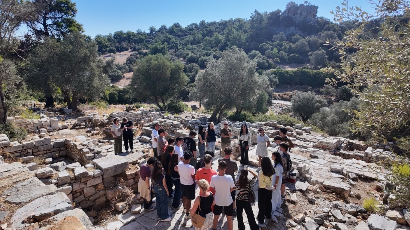 bodrum-da-ogrenciler-pedasa-antik-kenti-nde-tarih-ve-dogayla-bulustu