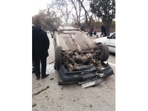 Konya’da Ağaca Çarpan Otomobil Devrildi: 1 Yaralı