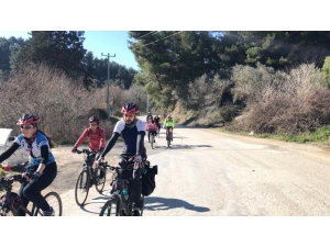 Kuşadalı Bisikletçiler, Bu Defa Barınaktaki Hayvanlar İçin Pedal Çevirdi