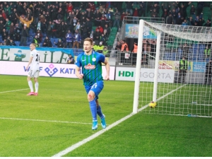 Süper Lig: Çaykur Rizespor: 1 - Beşiktaş: 1 (İlk Yarı)