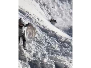 Bingöl’de Çığ Düştü, Çocuklar Son Anda Kurtuldu