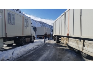 Erzincan’dan Depremzedelere 99 Adet Yaşam Konteyneri Gönderildi