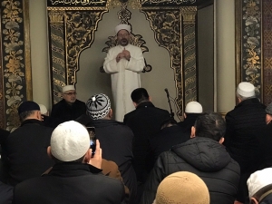 Diyanet İşleri Başkanı, Öğrenciler Ve Depremde Hayatını Kaybedenler İçin Dua Etti