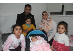 2 Aylık Depremzede Bebek Ailesiyle Anaokuluna Yerleşti