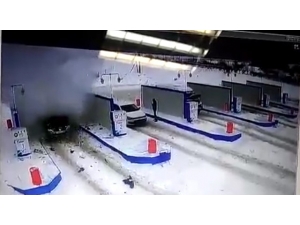 Rusya’da Akaryakıt İstasyonundaki Araçta Patlama