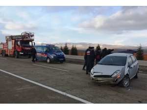 Takla Atan Otomobildeki Bebek Ve Annesi Yaralandı