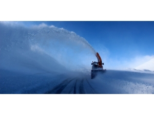 Bayburt Ve Erzincan’da Kardan Kapanan Yollar Açılıyor