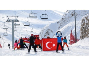 Palandökenli Gençlerden Küstah Yunan’a Milli Tepki