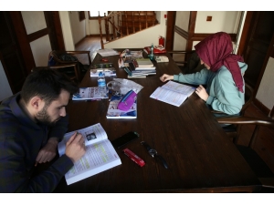 Sınavlara Hazırlanan Öğrencilerin Adresi Alicanlar Konağı Oluyor