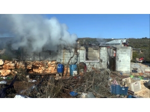 Şarjdaki Telefon Barakayı Kül Etti