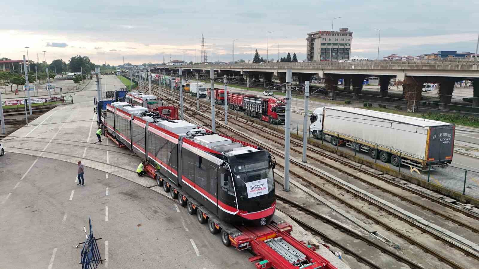 samsun-a-alinan-12-tramvaydan-ikincisi-de-sehre-ulasti