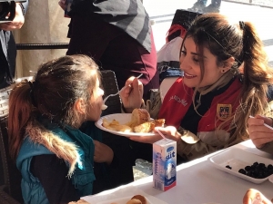 Jandarmanın Kadın Personellerinden Depremzede Çocuklara Anne Şefkati