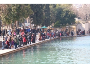 Şanlıurfalılar Güneşli Günün Keyfini Çıkardı