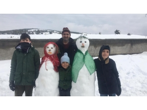 Yozgat’ta Kardan Gelin Ve Damat Yapıp Takı Taktılar